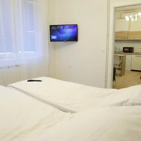 Blue And Rose Cozy - Quiet In The Location - Self Check-in - 5th Floor With Elevator Apartment *